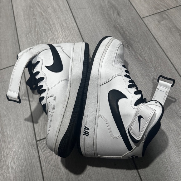 AFI MID WHITE & BLACK - Picture 3 of 9